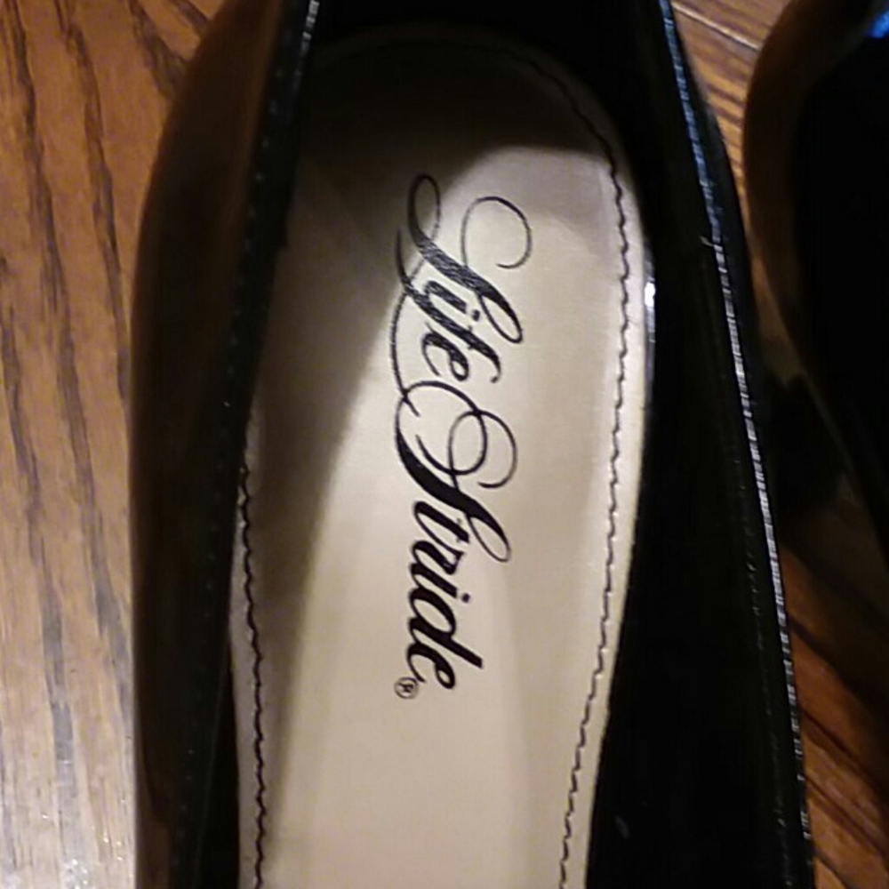 Woman shoes - Picture 3 of 4